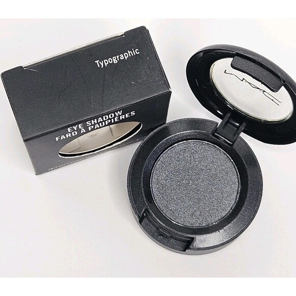 MAC Powder Single Eye Shadow ~ Typographic ~ NEW IN BOX 0.05oz/1.5g - Picture 1 of 7